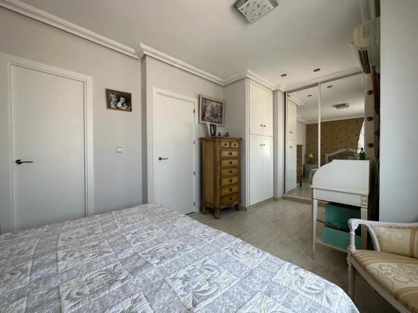 Chalet pareado en calle Roma, 1