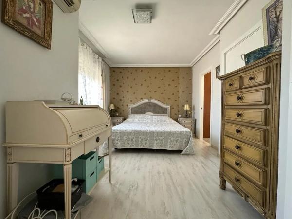 Chalet pareado en calle Roma, 1