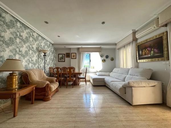 Chalet pareado en calle Roma, 1