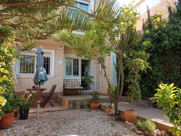 Chalet pareado en calle el Moll, 11