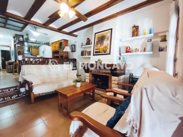 Chalet adosado en avenida de la Libertad