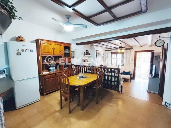 Chalet adosado en avenida de la Libertad