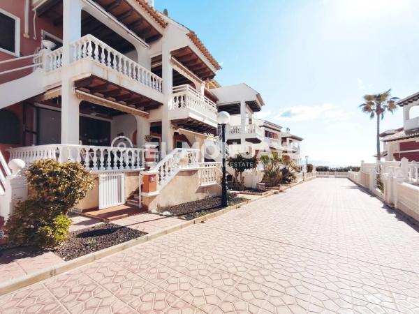 Chalet adosado en avenida de la Libertad