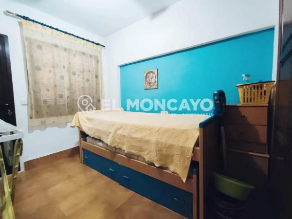 Chalet adosado en avenida de la Libertad