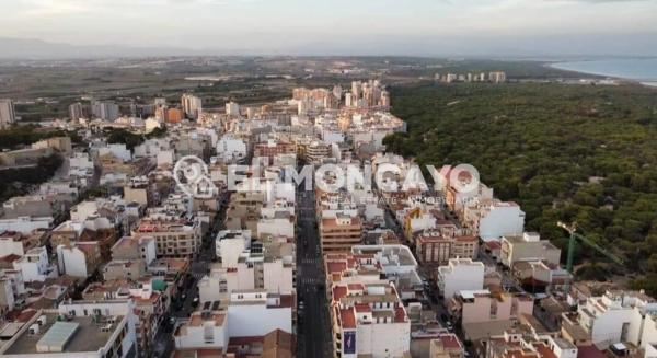 Chalet adosado en avenida de la Libertad