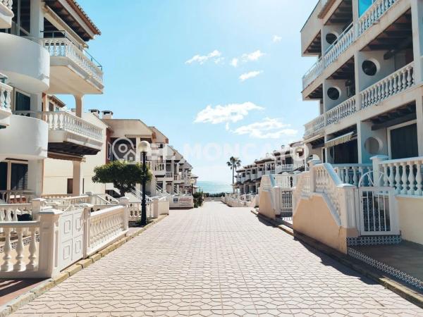 Chalet adosado en avenida de la Libertad