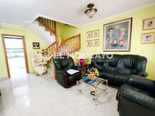 Chalet adosado en calle les Vinyes