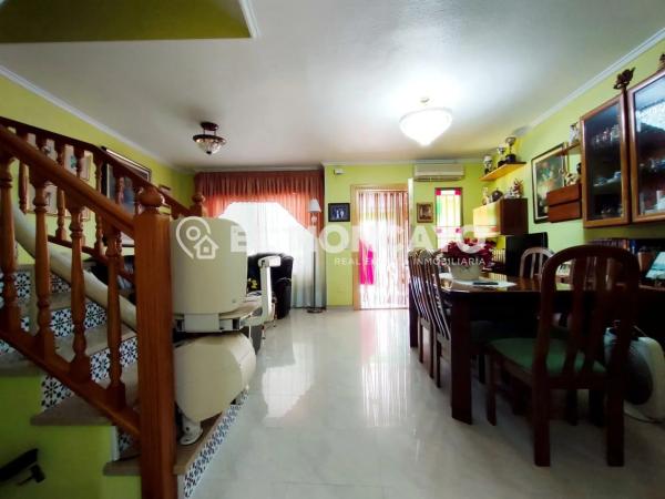 Chalet adosado en calle les Vinyes