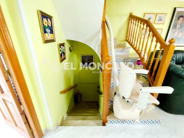 Chalet adosado en calle les Vinyes