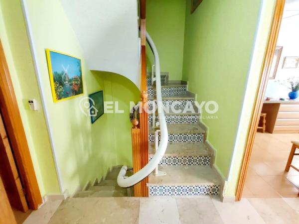 Chalet adosado en calle les Vinyes