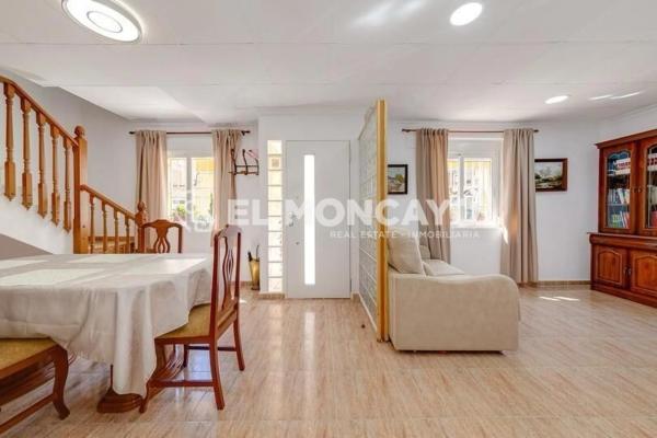 Chalet adosado en calle Sant Francesc