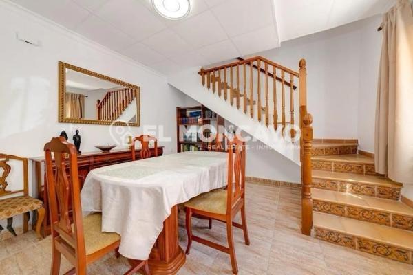 Chalet adosado en calle Sant Francesc