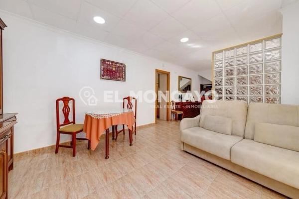 Chalet adosado en calle Sant Francesc