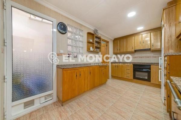 Chalet adosado en calle Sant Francesc