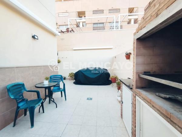 Chalet adosado en calle Corts Valencianes