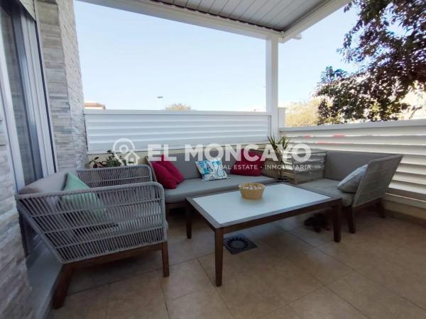 Chalet adosado en calle Corts Valencianes