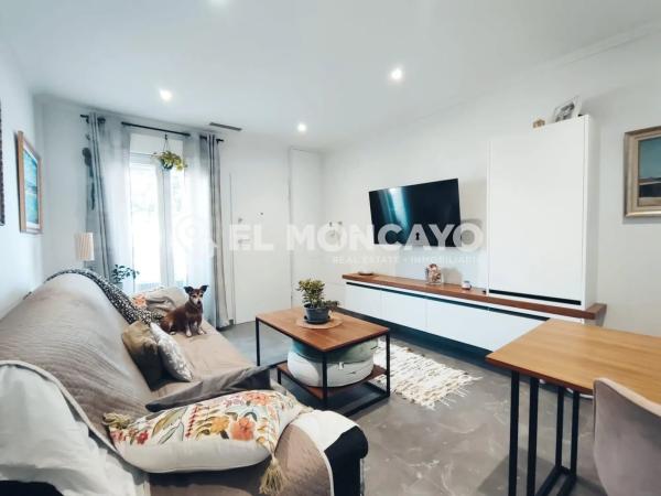 Chalet adosado en calle Corts Valencianes