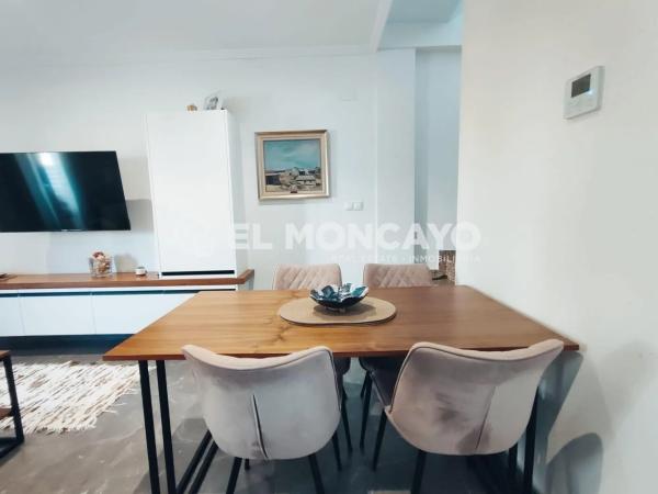 Chalet adosado en calle Corts Valencianes