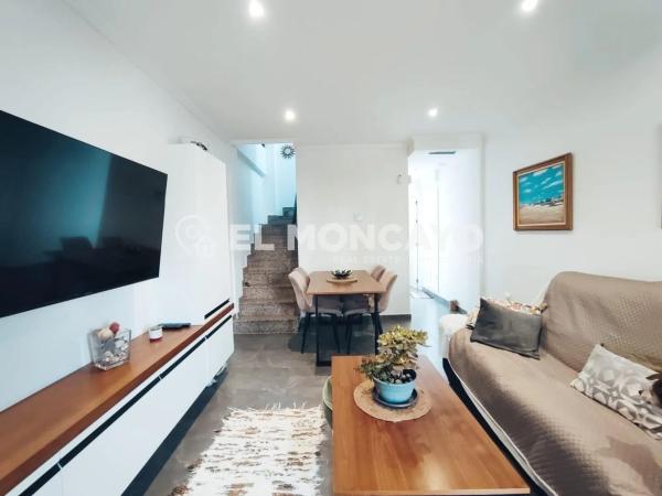 Chalet adosado en calle Corts Valencianes