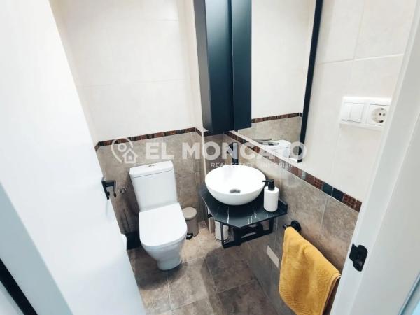 Chalet adosado en calle Corts Valencianes