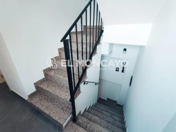 Chalet adosado en calle Corts Valencianes