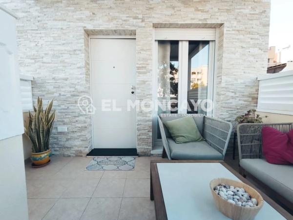 Chalet adosado en calle Corts Valencianes