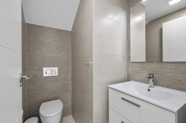 Casa independiente en calle la Malva Rosa