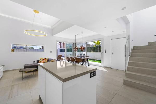 Casa independiente en calle la Malva Rosa