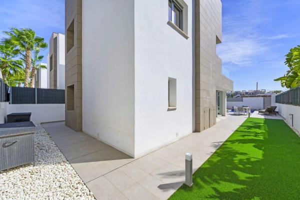 Casa independiente en calle la Malva Rosa