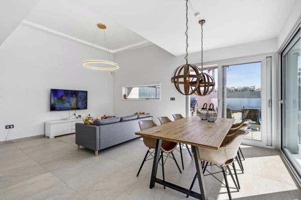 Casa independiente en calle la Malva Rosa