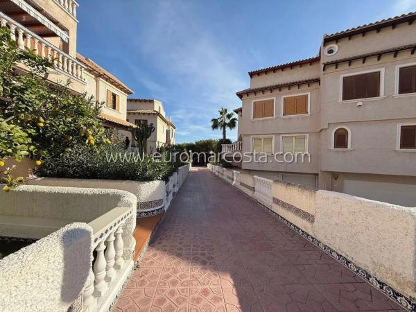 Chalet adosado en calle Austria