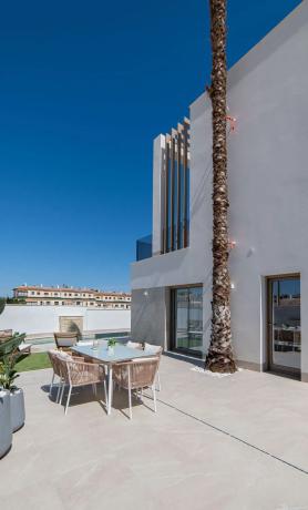 Chalet pareado en calle Teruel