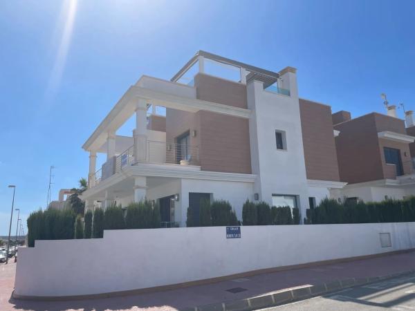 Chalet pareado en calle Numero 5