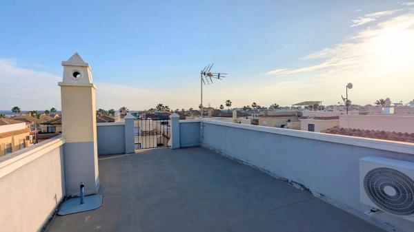 Chalet pareado en calle Mérida