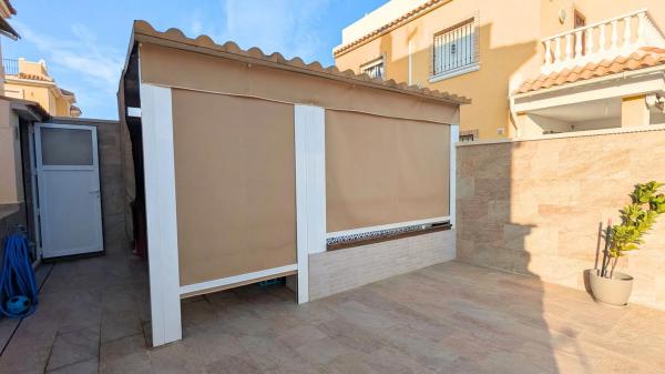 Chalet pareado en calle Mérida