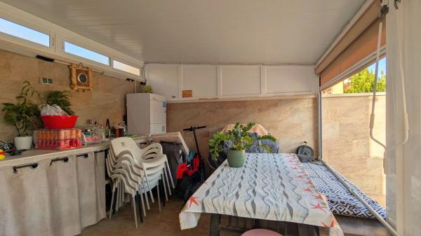 Chalet pareado en calle Mérida