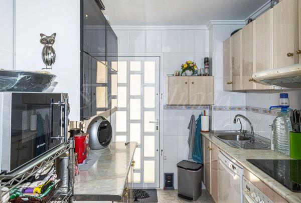 Chalet adosado en calle Conjunto Granada