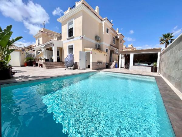 Chalet pareado en Av Cuenca