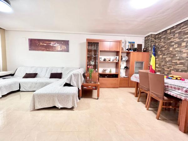 Chalet pareado en Av Cuenca