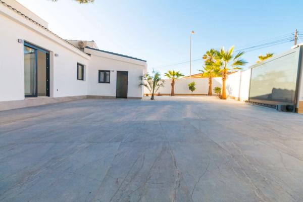 Casa independiente en avenida de La Costa Azul