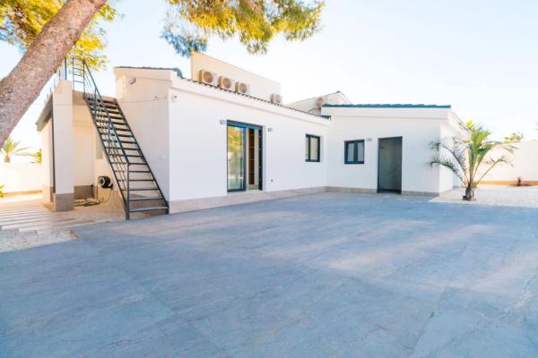 Casa independiente en avenida de La Costa Azul