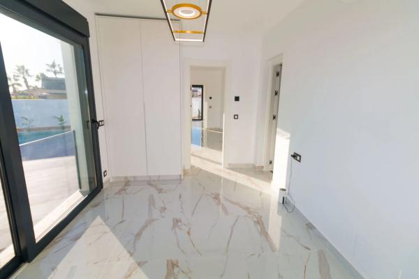 Casa independiente en avenida de La Costa Azul