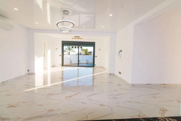 Casa independiente en avenida de La Costa Azul