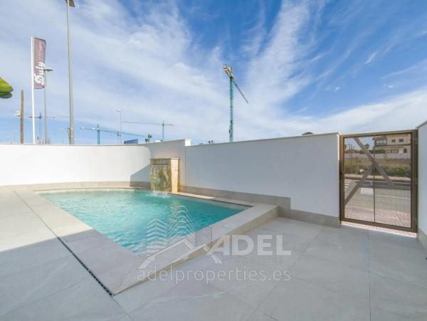 Casa independiente en calle Soria