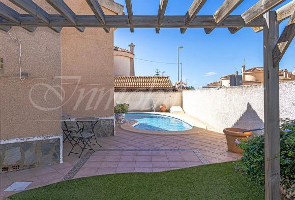 Casa independiente en calle Sorolla