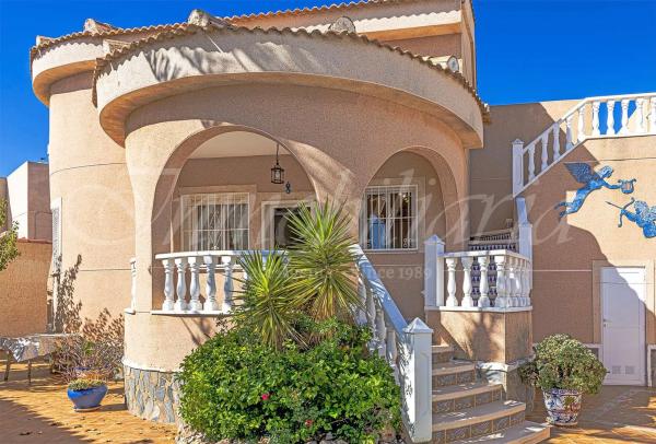 Casa independiente en calle Sorolla
