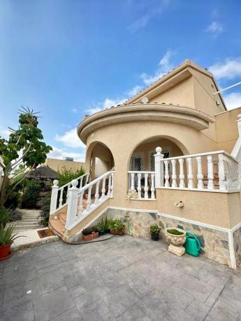 Casa independiente en calle Constitución s/n