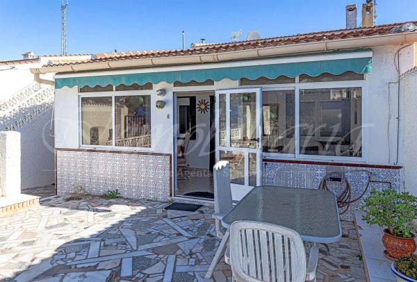 Chalet pareado en calle los Arcos