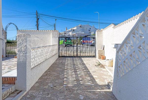 Chalet pareado en calle los Arcos