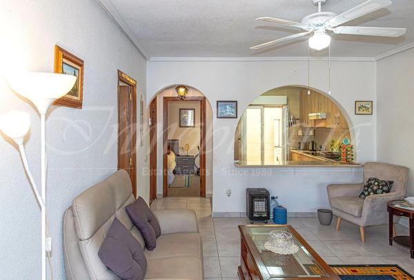 Chalet pareado en calle los Arcos